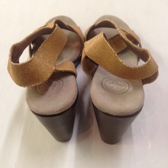 Charleston Shoe Co. Gibbes Metallic Gold Wedges - Picture 4 of 10